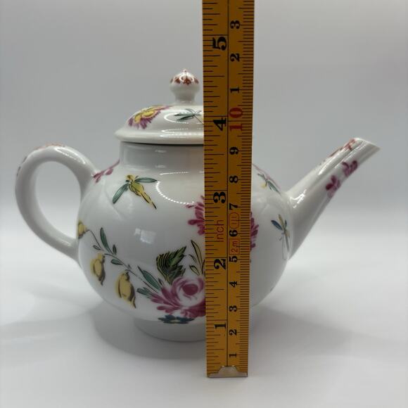 Vintage 1985 Victoria & Albert Museum Franklin Mint Porcelain Bow Mini Teapot - Picture 6 of 9